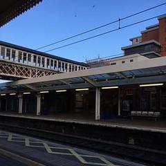 Consigna equipaje en estación de Slough